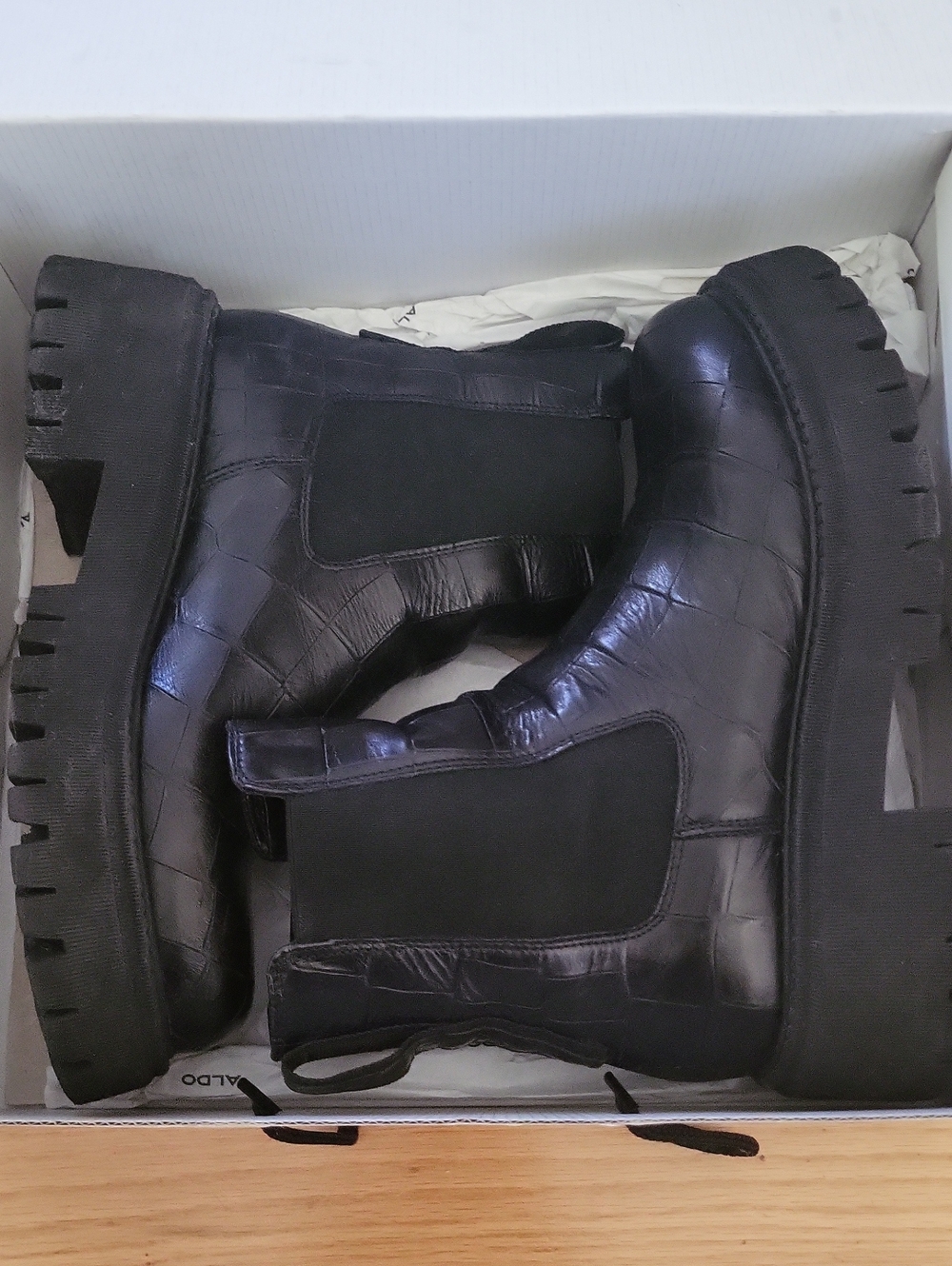 Like new Aldo Chelsea 7.5